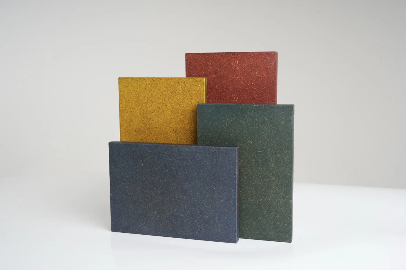 Plant Plast Platten in vier Farbtönen für Architektur und Objektbau